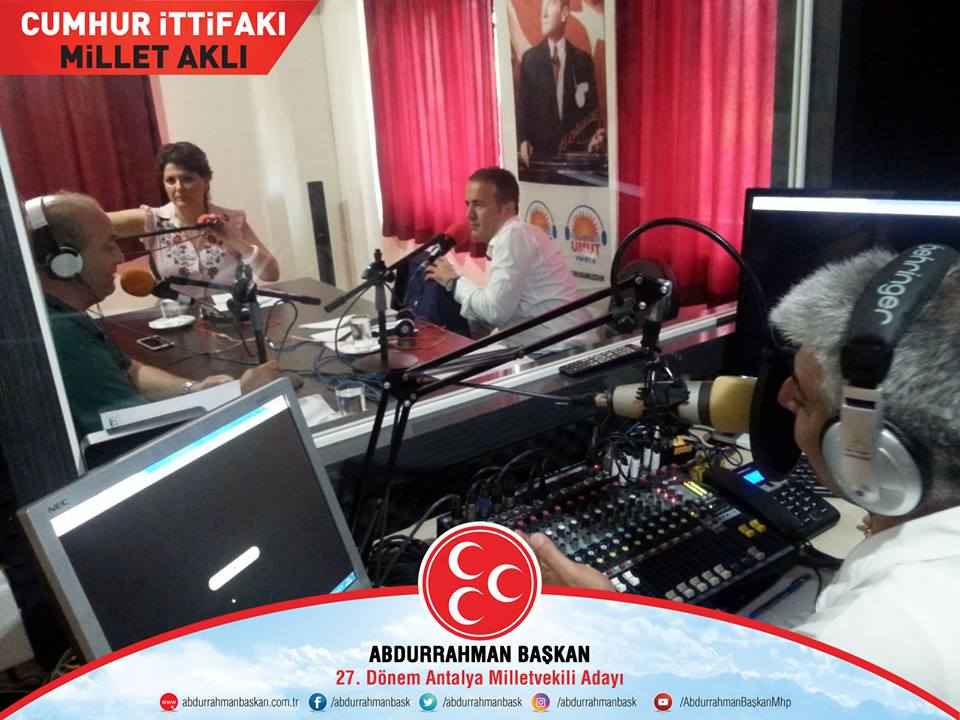 Radyo Umut  stüdyolarında “Siyaset’in Nabzı” programındayız.